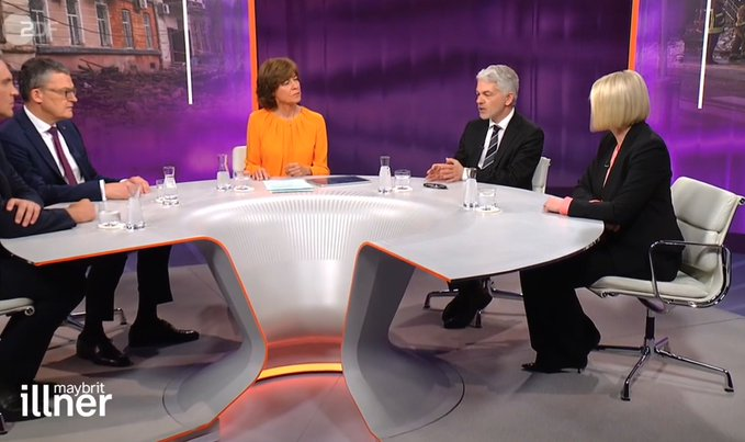 #Krieg  Der Herr Masala mit seinen Lieblingsamigos (nur Strackzi fehlte noch....) in einer Blasenrunde mit in keiner Weise fundierten Einzelmeinungen... 

 Das Schattenkriegs-Kabinett des ÖRR quirrlt mal wieder in der eigenen 💩...   

Mit nicht mehr akzeptabler Einseitigkeit