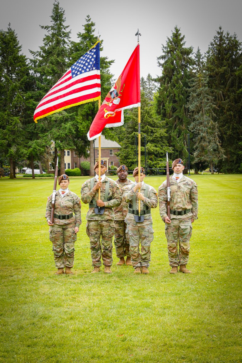 5thSFAB's tweet image. Change of Command 🇺🇸
We bid farewell to COL Comfort and welcomed LTC Boyles as our new 5th Battalion commander. Thank you for your leadership, sir - and welcome aboard, sir!
#ArmyLeadership #ChangeOfCommand #AlwaysForward