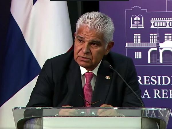 Presidente de Panamá invalida declaraciones del administrador del canal con relación a la venta de puertos de CK Hutchison #MundoMaritimo buff.ly/1EgbEDZ