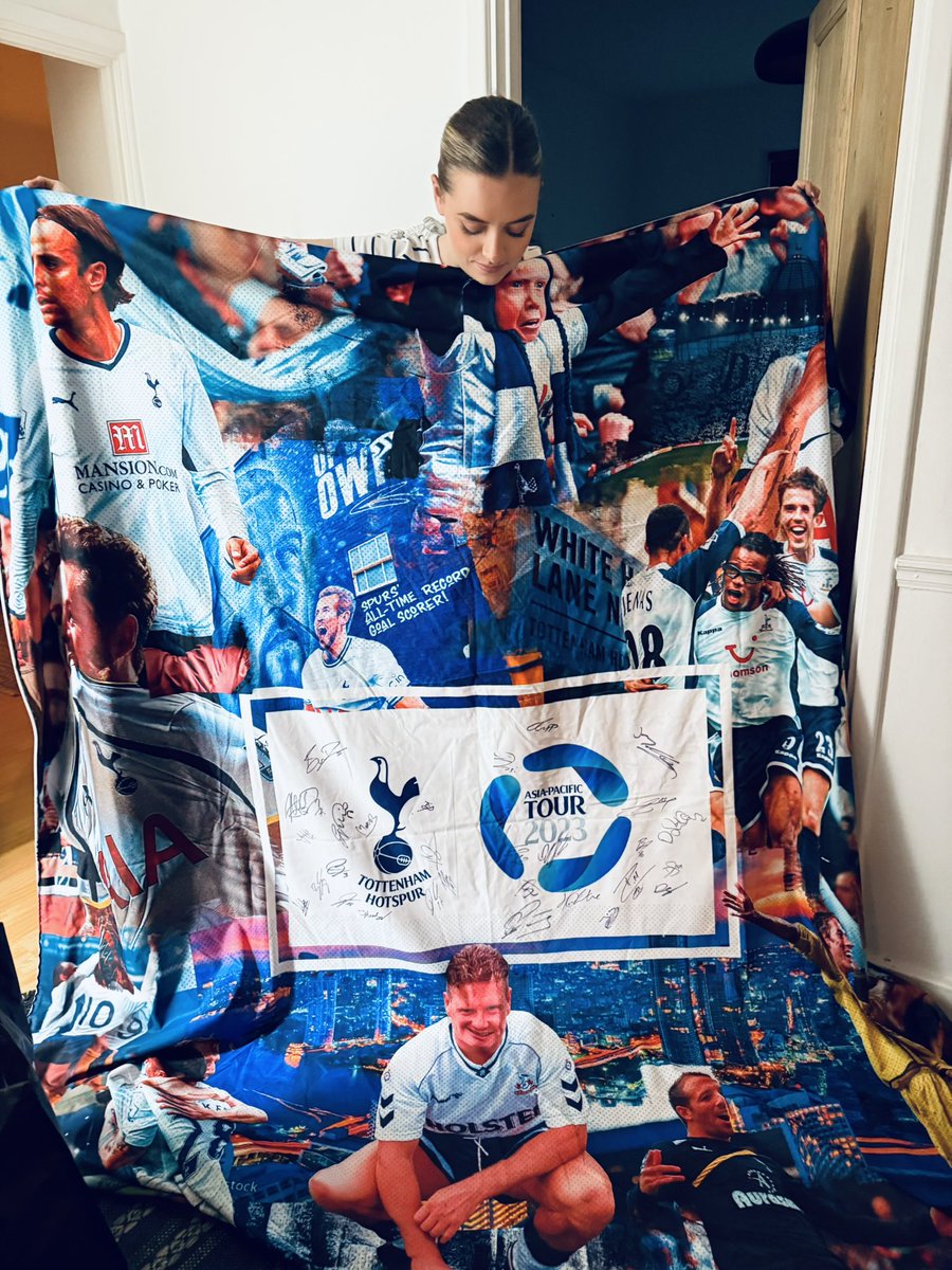 It’s a big one! Got my hands on this backdrop I designed for the Spurs 2023-2024 pre season tour! Probably the biggest thing I’m keeping 😅🎨

I think it’s so important to look back and reflect on previous work. It was one of the first larger scale pieces that I created 🤍✨