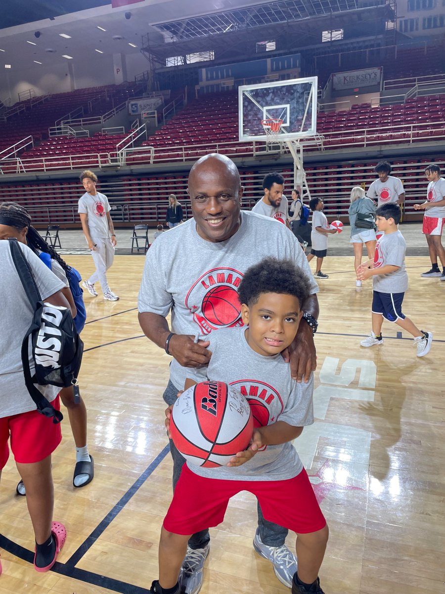LamarMBB's tweet image. Camp 1️⃣ ✅
Thank you to those who signed up their campers first week. We had as much of a blast as they did!