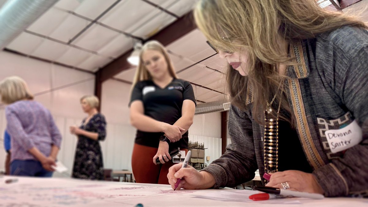 ASU_SGSUP's tweet image. Meet DeVona Saiter — #SGSUP planning alumna, community leader, and proud resident of Wenden, AZ working to preserve her hometown’s heritage. 🌵
From flooding to groundwater issues, learn how Saiter is helping to shape a resilient future for this rural community:…