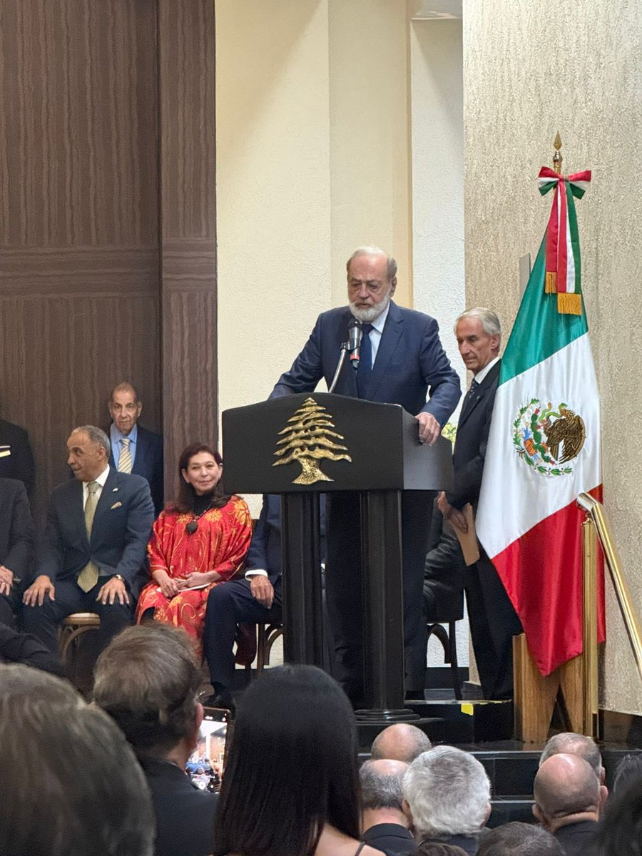 En nombre Canciller Juan Ramón de la Fuente, participé en inauguración muestra fotográfica en el @CentroLibanesAC sobre los lazos históricos de amistad y fraternidad entre 🇲🇽🤝🇱🇧,  recordamos los invaluables aportes de la comunidad libanesa a nuestro país. #MéxicoLíbano80años