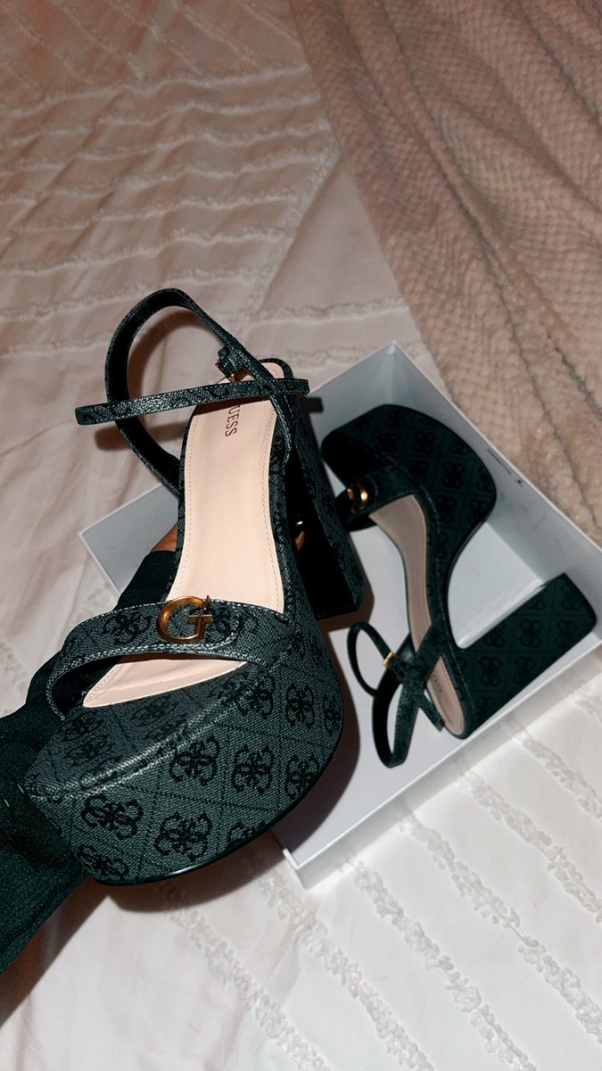 tattedtoezz's tweet photo. Who wants to see me wear these 🤭 #Footfetish #Foot #Feet #toes #cutefeet #cute #Heels #highheels #feetfetish #footporn #girlswithcutefeet https://t.co/y7YyvIc0Uc