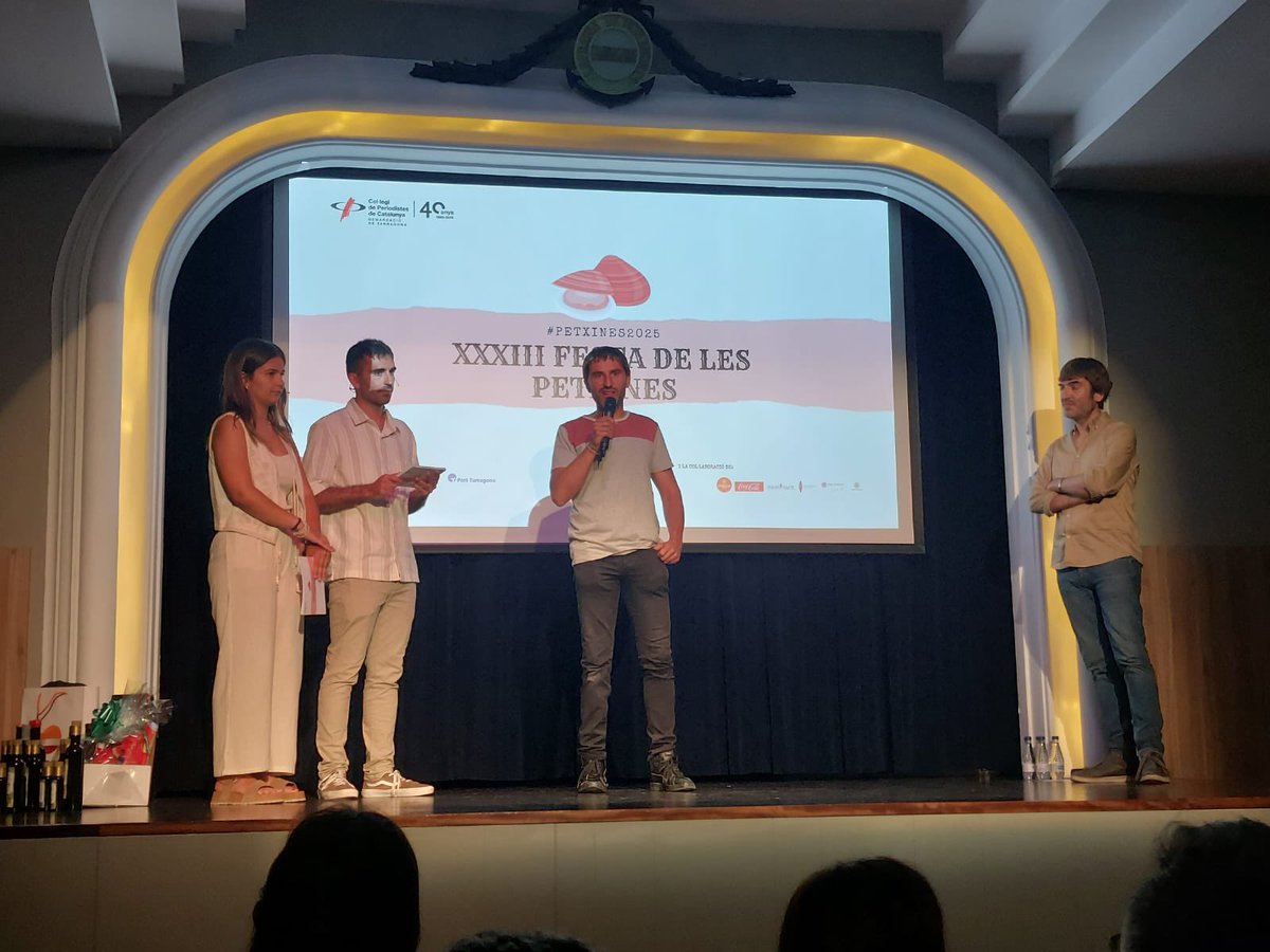 La Conca 5.1 (@laconca51) on Twitter photo Gràcies <a href="/periodistes_cat/">Col·legi de Periodistes de Catalunya</a> per aquest reconeixement avui a la Festa de les Petxines de la Informació.
Hem sigut finalistes en la categoria de Petxines Km.0.
Una enorme sorpresa i plaer!
Felicitats <a href="/radiomorell/">Ràdio Morell</a> pel premi i pels altres companys de <a href="/lanovaradioreus/">LANOVA Ràdio de Reus</a> Gràcies <a href="/periodistes_cat/">Col·legi de Periodistes de Catalunya</a> per aquest reconeixement avui a la Festa de les Petxines de la Informació.
Hem sigut finalistes en la categoria de Petxines Km.0.
Una enorme sorpresa i plaer!
Felicitats <a href="/radiomorell/">Ràdio Morell</a> pel premi i pels altres companys de <a href="/lanovaradioreus/">LANOVA Ràdio de Reus</a>