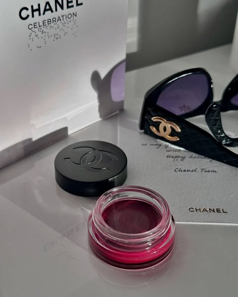 Neminambudiri's tweet photo. Incense and smooth lips: Straight combination! ☀  #ChanelCelebration #Cosmetics #FashionAccessory #FashionAccessory #LipCare #BeautyRoutine #MakeupLovers #Skincare #LuxuryBeauty #Glamour #BeautyTips #FashionStatement https://t.co/asJf7LNOrU