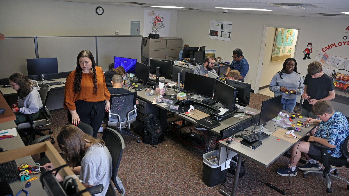 APSUCoSTEM's tweet photo. Learn more about the brand-new Robotics Camp that captivated local students last week, helping local middle and high school students ignite their passion for STEM learning.
π° π https://t.co/RPkbf1niUj
@AustinPeay | #CoSTEM | #ExperienceAustinPeay https://t.co/jzpZcOmpFF
