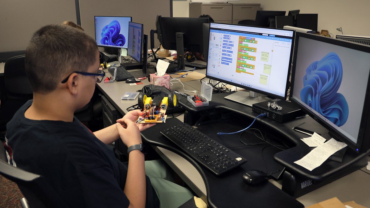 APSUCoSTEM's tweet photo. Learn more about the brand-new Robotics Camp that captivated local students last week, helping local middle and high school students ignite their passion for STEM learning.
π° π https://t.co/RPkbf1niUj
@AustinPeay | #CoSTEM | #ExperienceAustinPeay https://t.co/jzpZcOmpFF