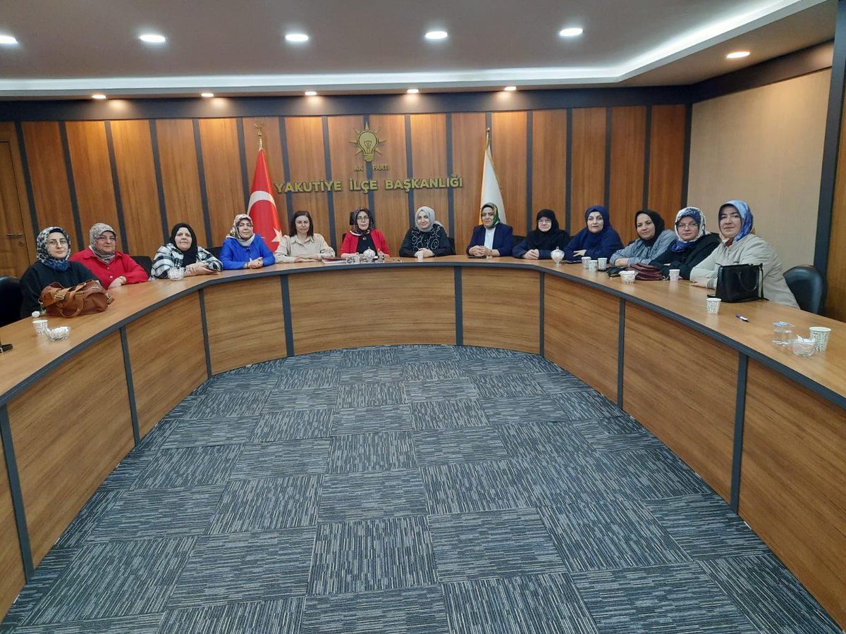 📍Yakutiye İlçe Başkanlığı
İlçe Kadın Kolları Başkanımız Sayın <a href="/CubukciNevin/">Nevin Cubukci</a> Başkanlığnda Haftalık Yürütme ve Yönetim Kurulu toplantımızı gerçekleştirdk.
Toplantımız hayırlara vesile olsun.
<a href="/tugbaisikercan/">Tuğba IŞIK ERCAN</a> 
<a href="/avibrahimK/">İbrahim KÜÇÜKOĞLU</a> 
<a href="/avbeyzasaltuklu/">Av.Beyza Saltuklu Özdemir</a> 
<a href="/ferityildizerz/">Ferit Yıldız.</a>
<a href="/drmahmutucar/">Dr. Mahmut UÇAR</a>
<a href="/AKKADINGM/">AK Parti Kadın Kolları</a>