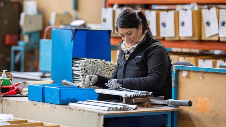 波兰从乌克兰人身上获得的收益是其向乌克兰人提供的援助的8倍——联合国难民署。2022年至2025年，乌克兰人在波兰的GDP贡献了近3286亿兹罗提（887亿美元），而波兰向难民和乌克兰提供的援助总额高达403亿兹罗提（109亿美元）。