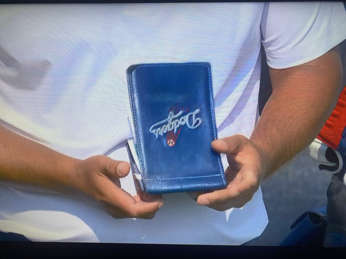 THEREAL_DV's tweet photo. JJ Spaun currently the clubhouse leader late in 1st round at the US Open. 

San Dimas kid with his @dodgers scorebook. ⛳️ 💪 https://t.co/7Pt7tlX8t9