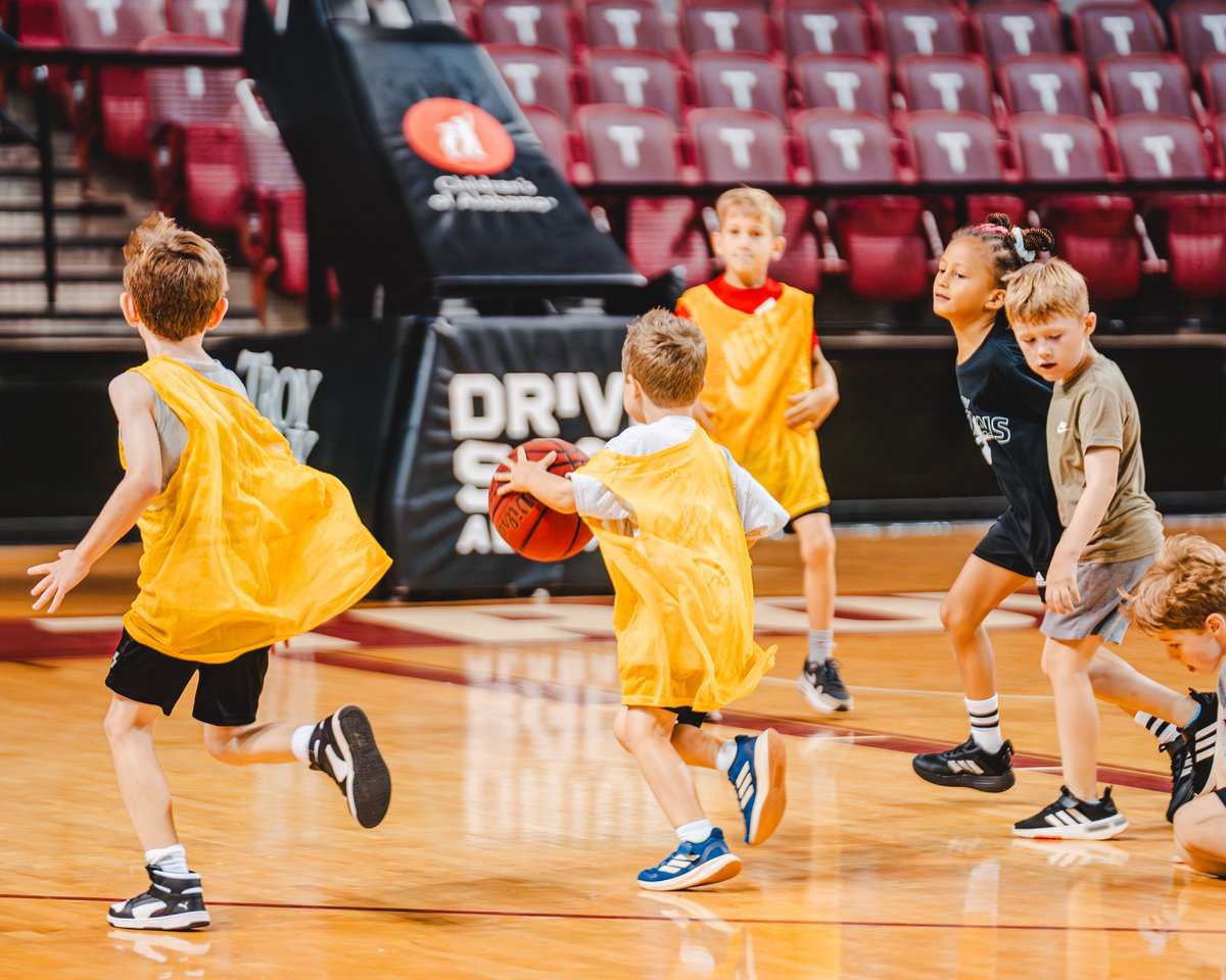 TroyTrojansMBB's tweet image. 𝘽𝙪𝙞𝙡𝙙𝙞𝙣𝙜 ⬆️ 𝙩𝙝𝙚 𝙣𝙚𝙭𝙩 𝙜𝙚𝙣𝙚𝙧𝙖𝙩𝙞𝙤𝙣.
#TakeTheStairs | #OneTROY⚔️🏀
