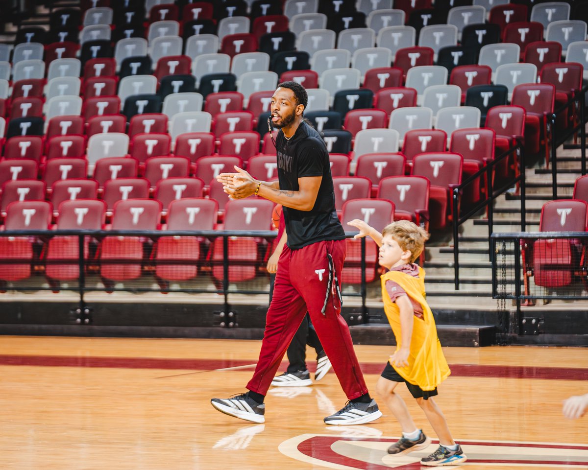 TroyTrojansMBB's tweet image. 𝘽𝙪𝙞𝙡𝙙𝙞𝙣𝙜 ⬆️ 𝙩𝙝𝙚 𝙣𝙚𝙭𝙩 𝙜𝙚𝙣𝙚𝙧𝙖𝙩𝙞𝙤𝙣.
#TakeTheStairs | #OneTROY⚔️🏀