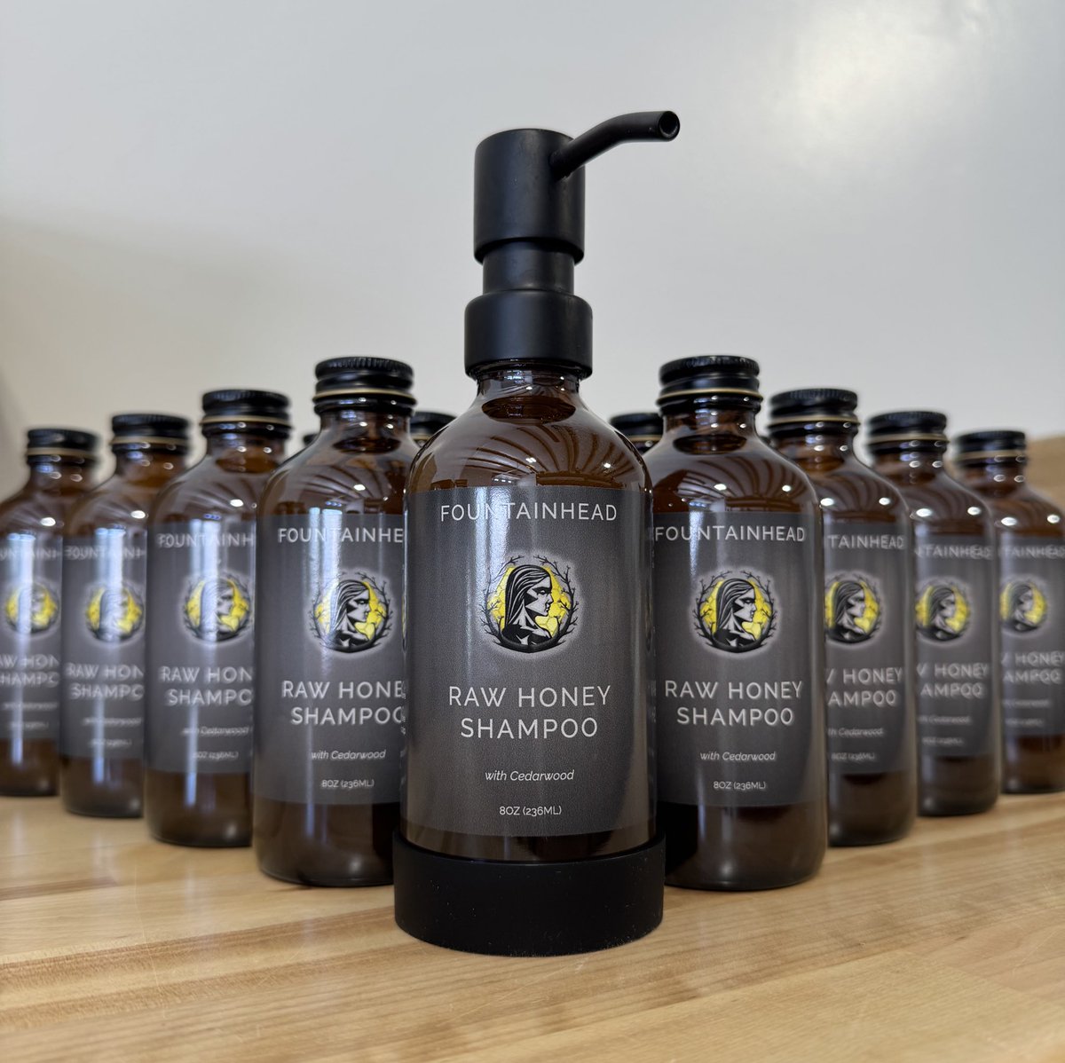 FountainHeadLTD's tweet image. 🚨We are down to our last 5 bottles of Cedarwood shampoo! They will not be restocked in the future so make sure to grab one before they’re gone forever 🪵