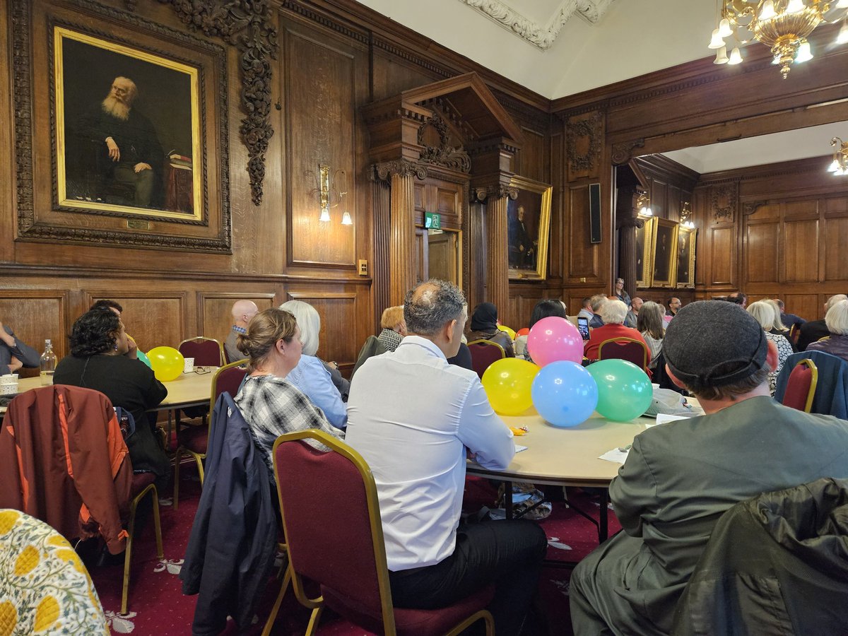 nadeem_ashfaq1's tweet image. A beautiful evening at the glorious Lancaster Town Hall, speaking to a packed and diverse crowd on &apos;Building Trust in Challenging Times&apos;

Thank you to Lancaster County Council for the invitation.

@LancasterCC @prestoncouncil