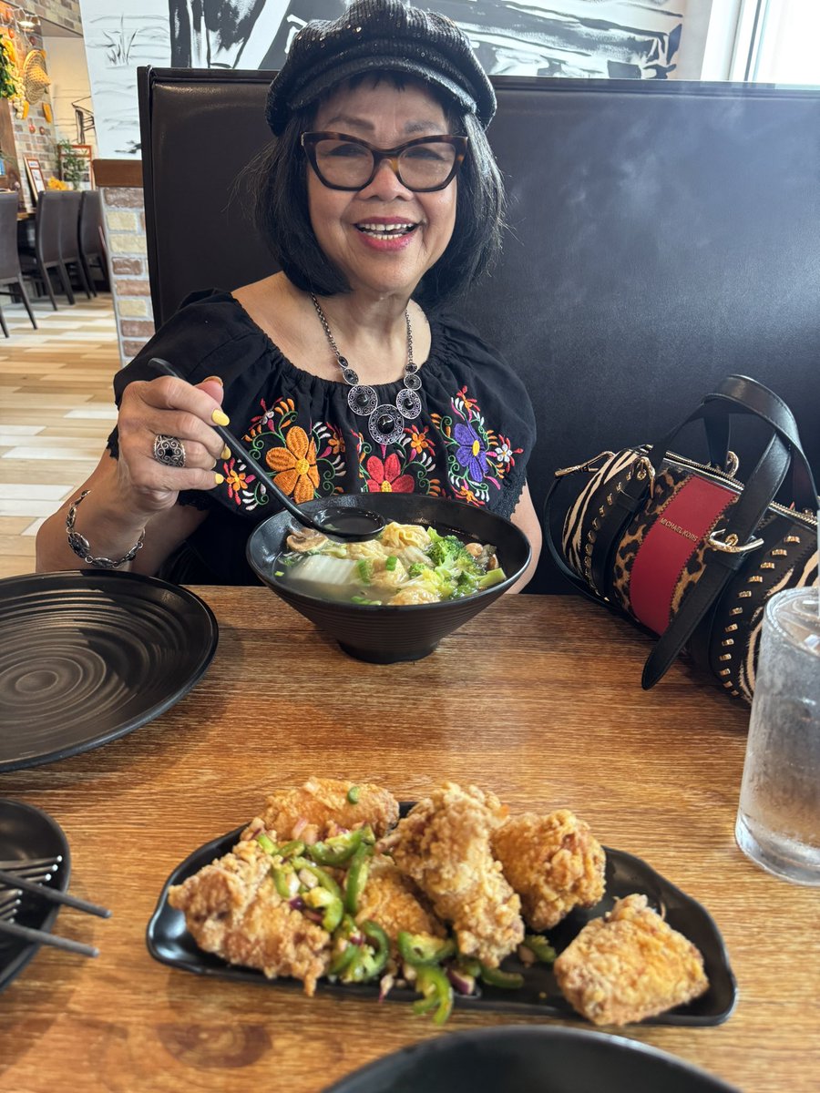 FadeN2Gaming's tweet image. Took half day at work to take care of few things for my mom 🎉 now we're at noodle man crushing some good food 🍜. Times like these wishing time could just stand still. Love ya mom ♥️ #crushmode #thisistheway #noodles #foodie #food #mom