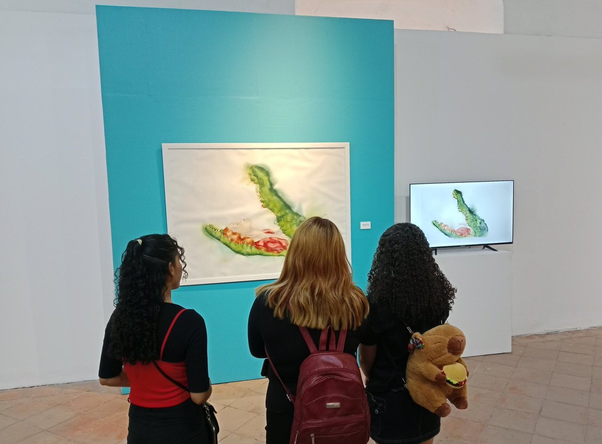 Para Alejandra Alarcón la acuarela es el medio que le permite trabajar de manera sutil, transparente y diáfana, temas que no son necesariamente suaves. 
Te invitamos a conocer una parte de su propuesta artística en la exposición 𝐏𝐫𝐨𝐦𝐞𝐭𝐢𝐦𝐨𝐬 𝐍𝐨 𝐌𝐨𝐫𝐢𝐫.
¡Visítanos!