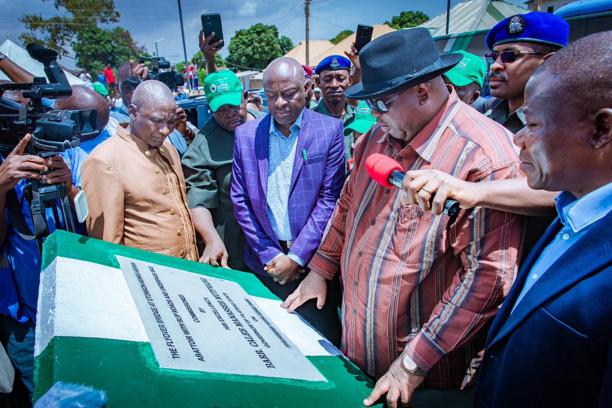 CalebMutfwang's tweet image. MY COMMITMENT TO A GREATER PLATEAU: DELIVERING ON TRANSPORTATION, HEALTHCARE, EDUCATION & INFRASTRUCTURE
With gratitude and renewed resolve, I reflect on our shared journey toward a Greater Plateau. Alongside my Deputy, Her Excellency Ngo Josephine Piyo, we’ve commissioned…
