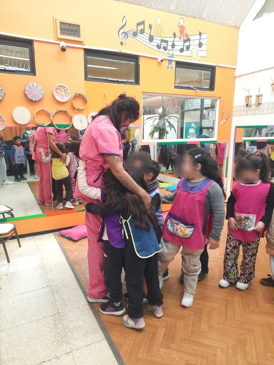 LeigaMaria's tweet photo. “Vamos a la Escuela “🐾🐶
🙌 Estuvimos en el jardin 23 de #AreaCentro con Thalia 🐕 y nuestro Taller de Lectura con un Amigo Peludo 🏫
🧒👦 El taller estuvo dirigida a niños y niñas de salas de 3, 4 y 5 años de turno mañana
💁♀️ 🙌 Gracias al equipo docente por el recibimiento y a las infancias por su participación activa
✔️Si queres que visitemos tu institución educativa, comunicate al
☎️ 2993292673
📧protecciondeanimalesnh@muninqn.gov.ar
#ProtecciónANH
#CiudadSaludable
#SecretariaDDHHRelInstitucionalesyCoopInternacional
#MunicipalidaddeNeuquén
#SomosNeuquenCapital