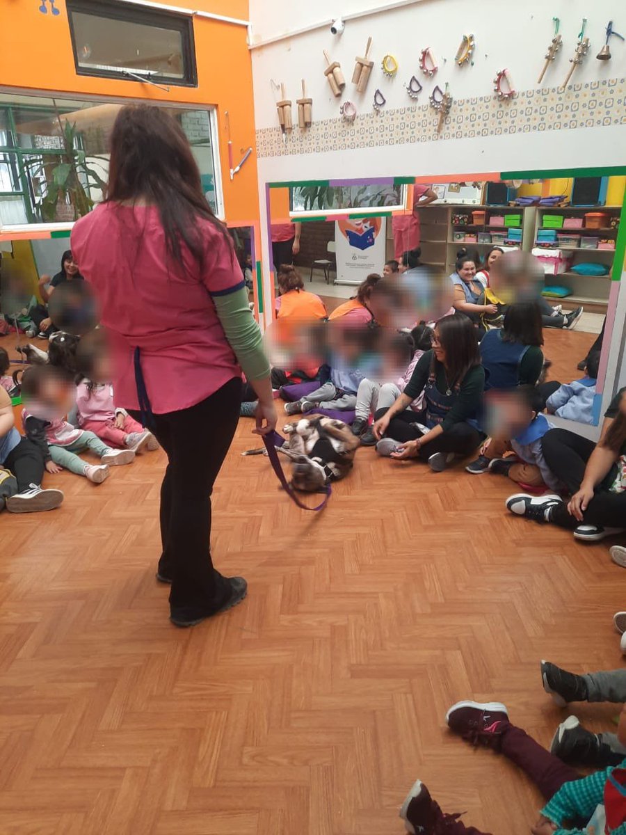 LeigaMaria's tweet photo. “Vamos a la Escuela “🐾🐶
🙌 Estuvimos en el jardin 23 de #AreaCentro con Thalia 🐕 y nuestro Taller de Lectura con un Amigo Peludo 🏫
🧒👦 El taller estuvo dirigida a niños y niñas de salas de 3, 4 y 5 años de turno mañana
💁♀️ 🙌 Gracias al equipo docente por el recibimiento y a las infancias por su participación activa
✔️Si queres que visitemos tu institución educativa, comunicate al
☎️ 2993292673
📧protecciondeanimalesnh@muninqn.gov.ar
#ProtecciónANH
#CiudadSaludable
#SecretariaDDHHRelInstitucionalesyCoopInternacional
#MunicipalidaddeNeuquén
#SomosNeuquenCapital
