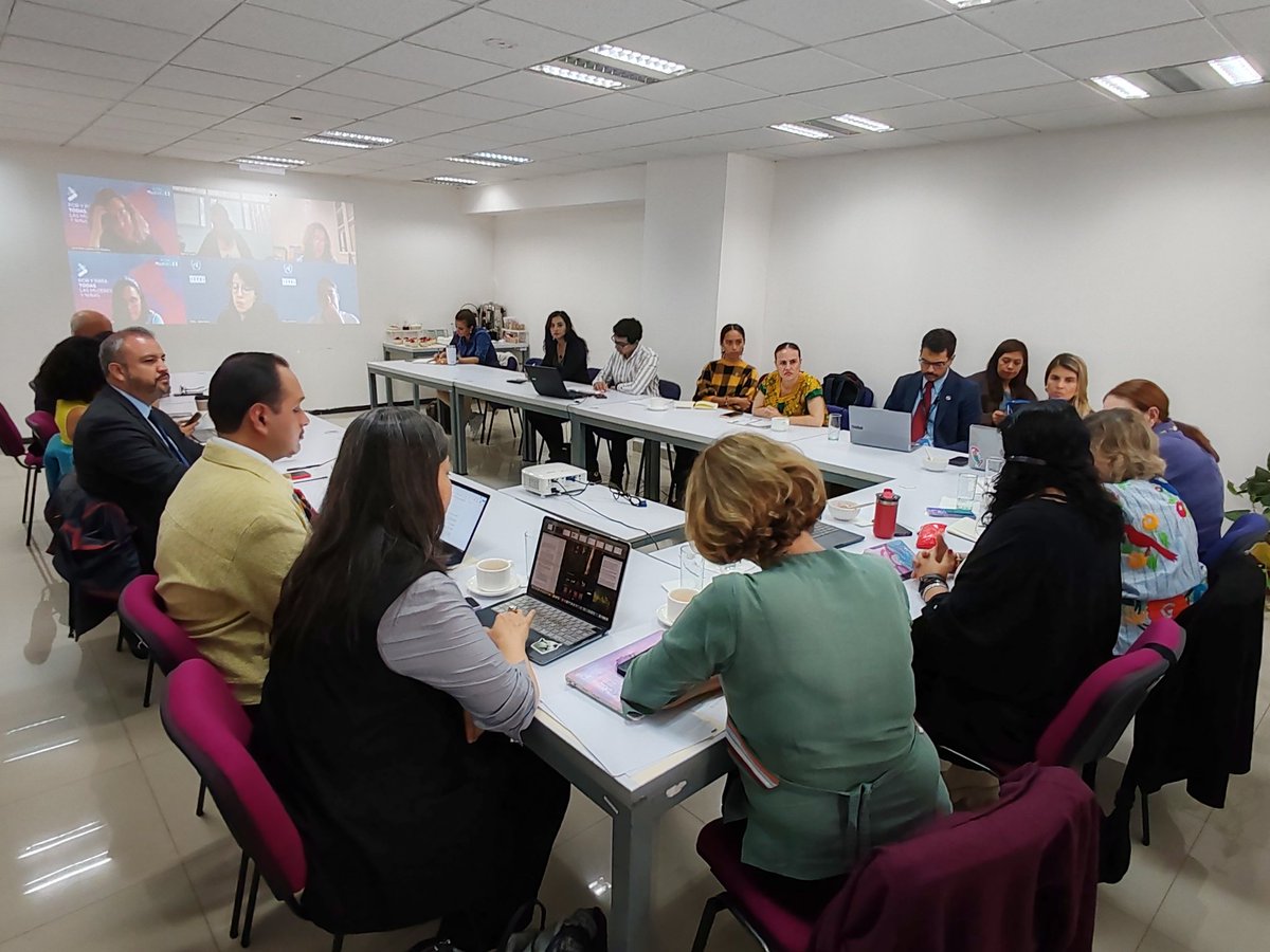 SeMujeresCDMX's tweet photo. 🔶🔷Rumbo a la Conferencia Regional sobre la Mujer de América Latina y el Caribe que se llevará a cabo en la #CapitalDeLaTransformación; la Secretaria de las Mujeres, @Daptnhe, encabezó la segunda mesa de trabajo para el Foro de gobiernos locales y Ciudades Cuidadoras.

1/2 https://t.co/URED2nYzA7