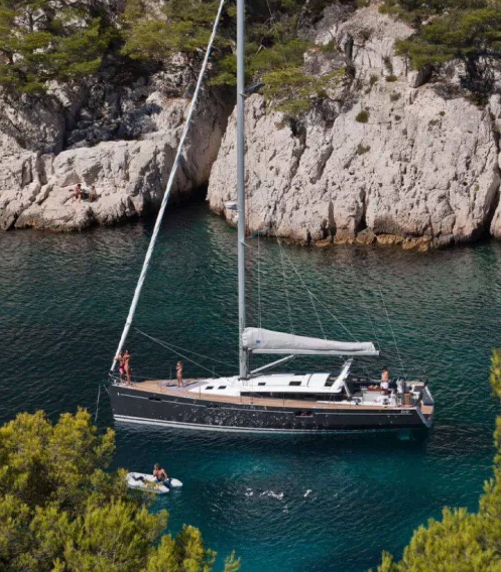 Take a look at our guide to blue water cruising and "bluewater sailing" vessels from Captain Heather Francis yachtworld.com/research/bluew…