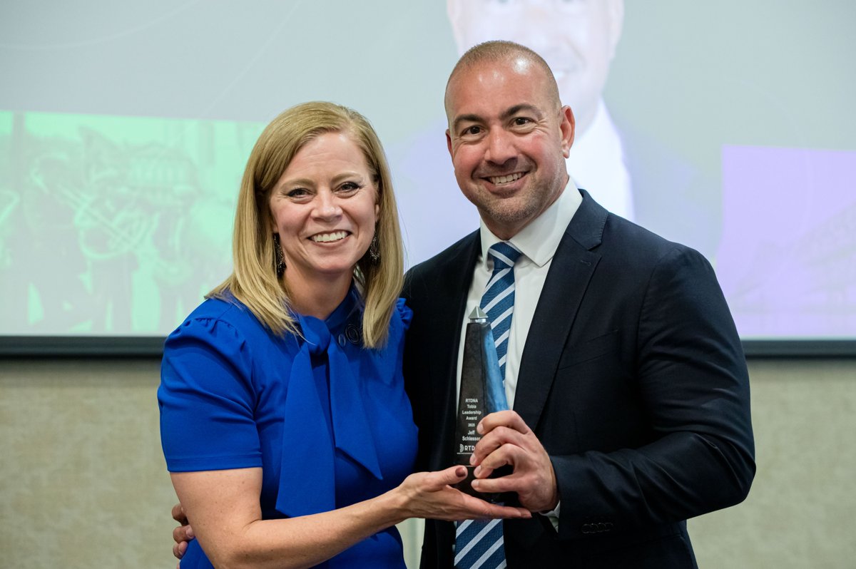 RTDNA's tweet image. A powerful afternoon at RTDNA25!
We honored three outstanding leaders in journalism:

🏆 Dean Baquet of @nytimes — Paul White Award
🏆 Sandy Breland, EVP &amp;amp; COO of @GrayMediaGTN — John F. Hogan Distinguished Service Award
🏆 Jeff Schlesser of WWSB — Loren Tobia Leadership Award