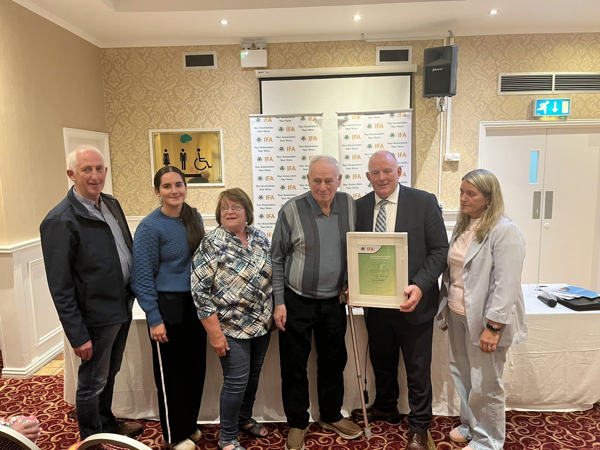 SeanMcKeon1973's tweet image. Leitrim @IFAmedia County executive meeting in Carrick On Shannon tonight with IFA President @gormanifa All sectors covered and Presentation of Honorary life membership to John Joe Dolan for a lifetime of service.