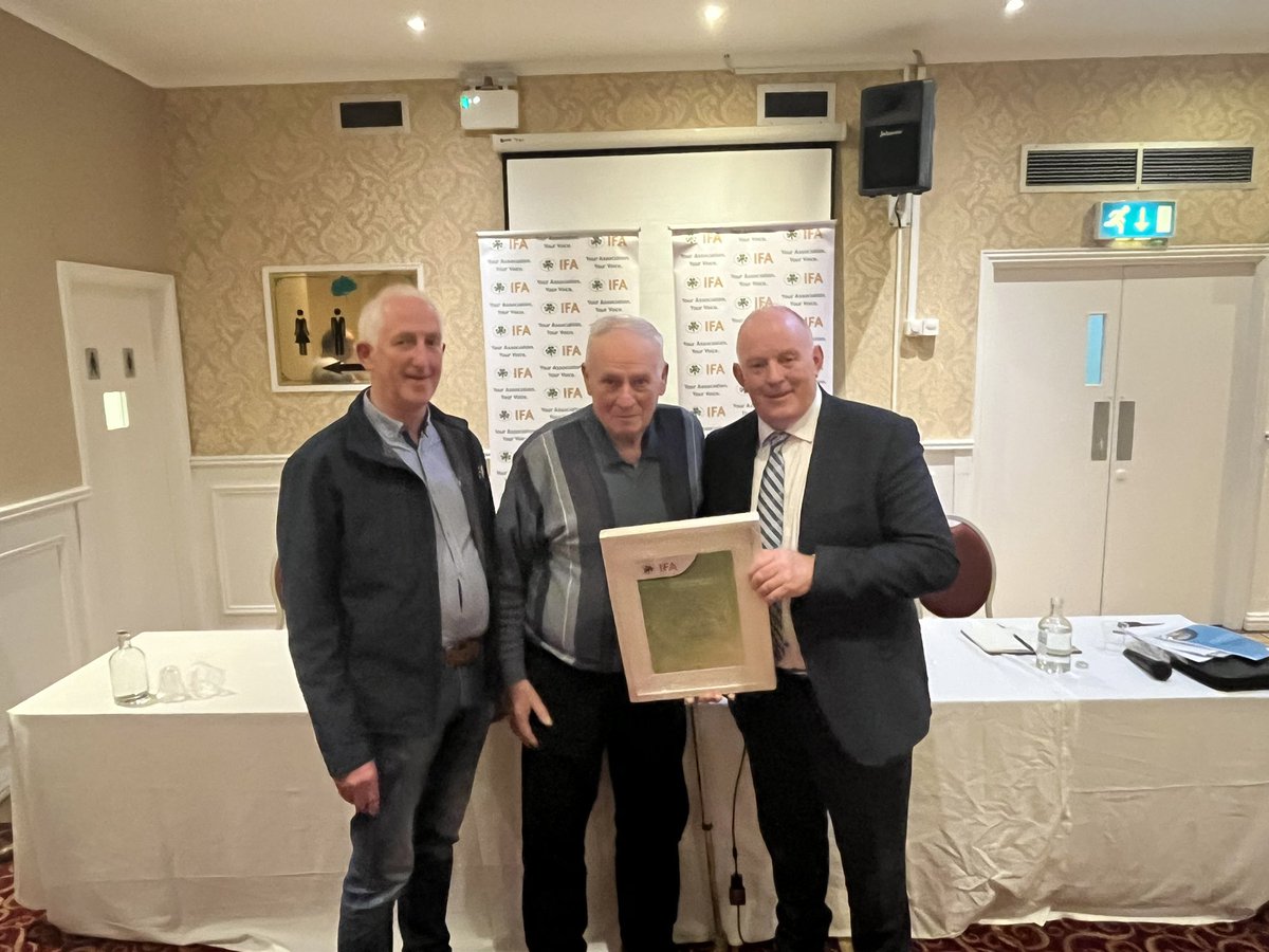 SeanMcKeon1973's tweet image. Leitrim @IFAmedia County executive meeting in Carrick On Shannon tonight with IFA President @gormanifa All sectors covered and Presentation of Honorary life membership to John Joe Dolan for a lifetime of service.
