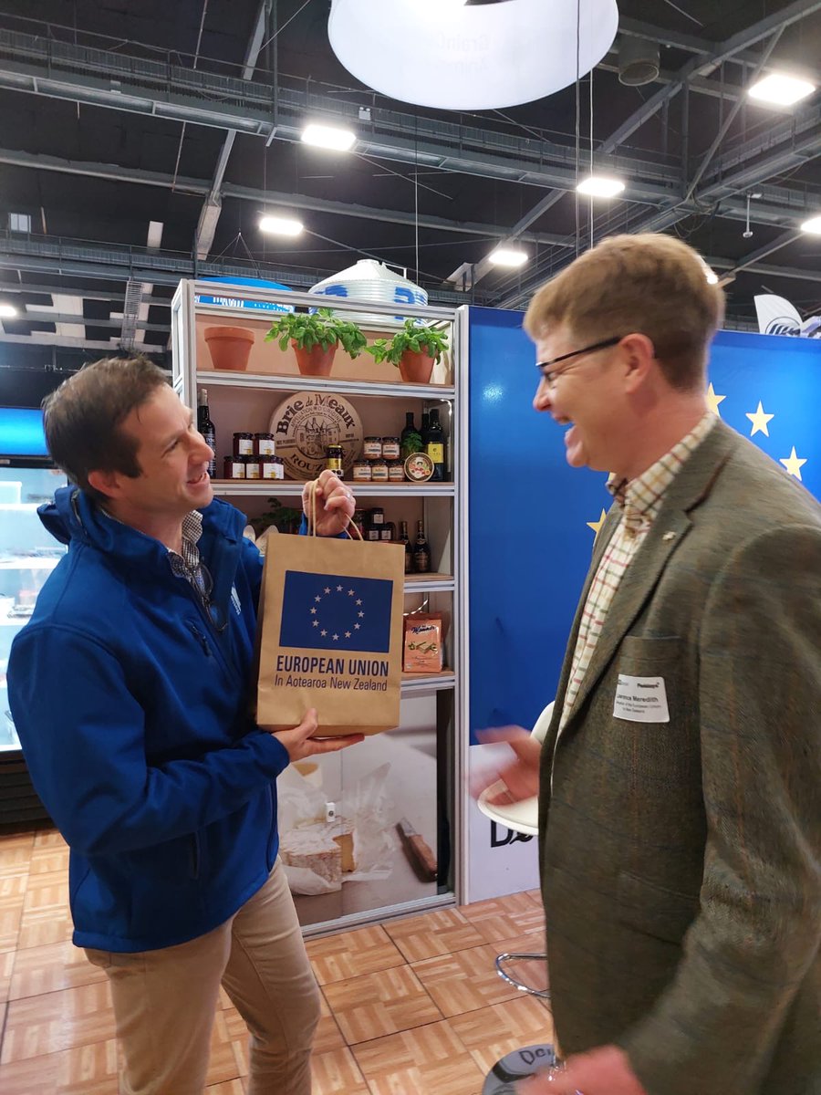 LMeredithEU's tweet image. Cheese diplomacy is working! In just 2 days, 3765 visitors to our "Enjoy - it's from Europe" stand. Cross-party approval for European flavoursโfrom @nzlabour, @NZNationalParty, @nzfirst, @actparty, and @nzGreens. Great showcase for the #EUNZFTA! #StrongerTogether ๐ช๐บ๐ณ๐ฟ