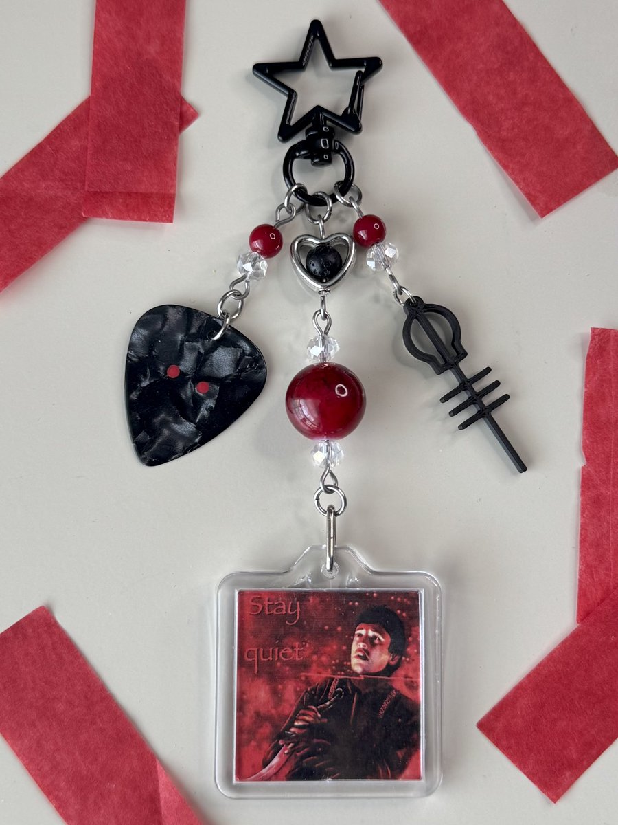 • • THE CONTRACT GIVEAWAY! • •

to celebrate release day, me and <a href="/Hope_Bailey__/">Høpe/Seen TØP!</a> are giving away a collab keychain, feat. her incredible art &lt;3

to enter:
- follow us both
- comment your fave character from the lore
- for a 2nd entry, rt

open intl, winner announced 6/18!