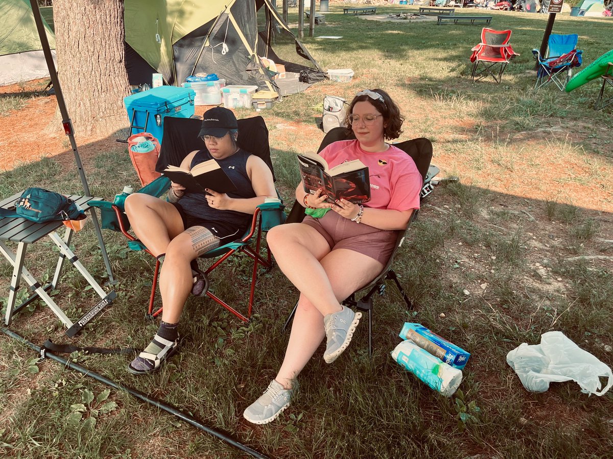 UnSelectPod's tweet image. NEXT WEEK: it’s June so you know what that means! Vampires werewolves and MAGStock oh my! Emma has actually finished Eclipse already but don’t tell @StrawberrySiren