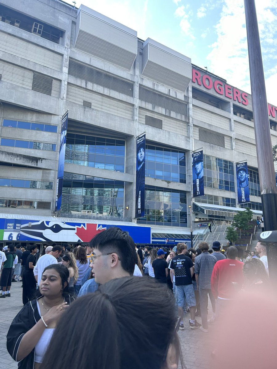 Micpro81's tweet image. We out here 💪🏾#GNXTour #SZA #kendricklamar #kdot