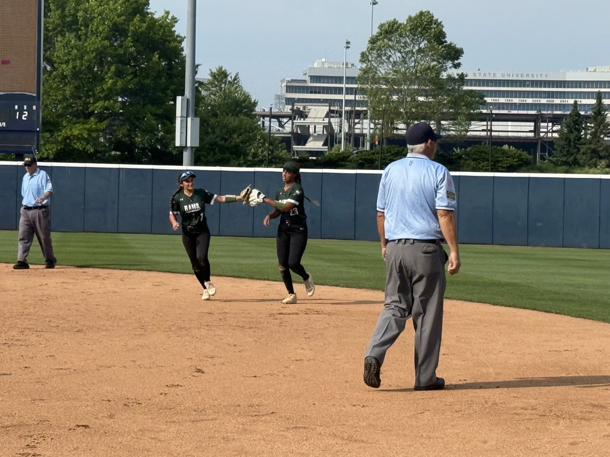 Fletcher grabs the pop up to end top 6. 1-2-3 for Autumn. 1-1 CD coming to bat.