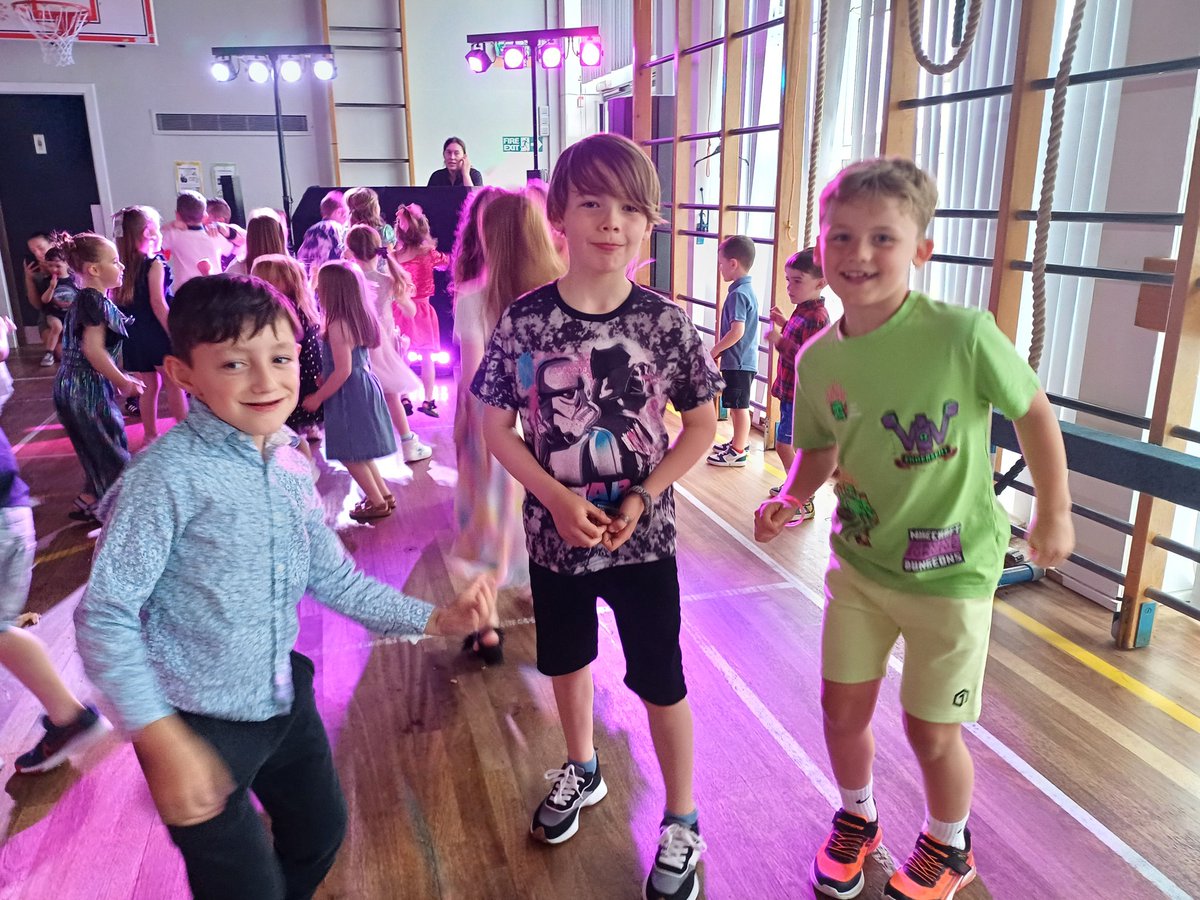 MuirtownP's tweet image. So much fun at our summer disco tonight! Big thanks to everyone who makes events like this such a success! #TeamMuirtown 💙🥳