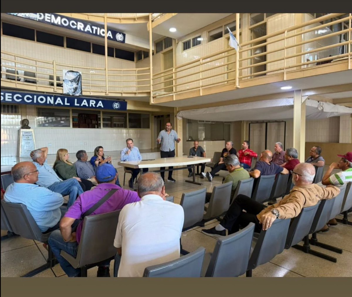 #12Jun Este cónclave reunido ayer en el Edo Lara, son los rostros de la normalización y entregismo. No claudicamos la lucha y seguimos al lado de la expresión popular expresada el 28 Julio.
El país y sus ciudadanos están claro, seguimos por la Libertad.