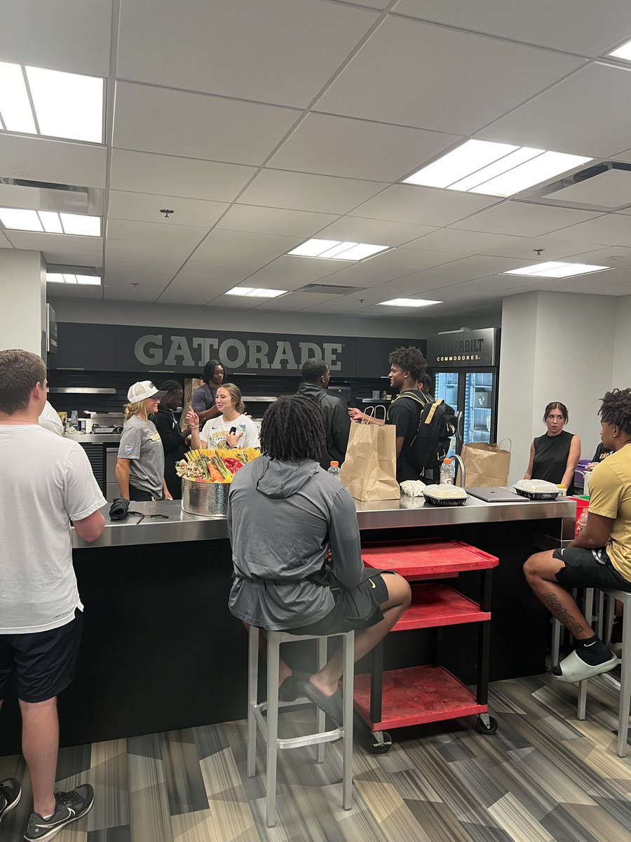 Got some young chefs on our hands <a href="/VandyFootball/">#14 Vanderbilt Football</a>. Safeties showed up but <a href="/JamoWho/">Jamison Curtis (Jamo) 💫</a> dish was off the chain. #sauceisboss
