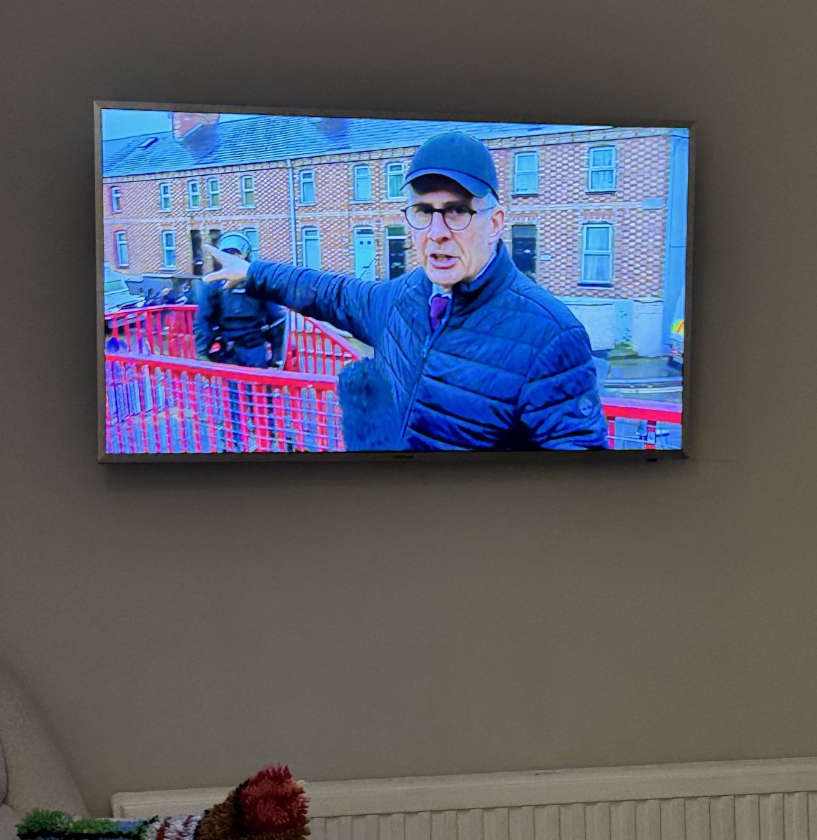 Thankfully <a href="/BBCMarkSimpson/">Mark Simpson</a> not geo blocked with his baseball cap in ‘the south’