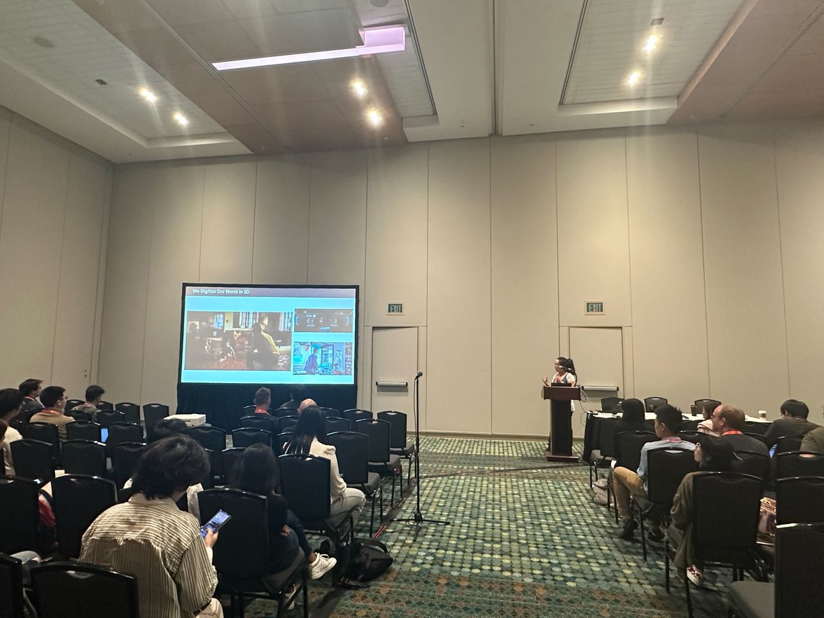 wayne_wu_0503's tweet image. Prof Liu @LingjieLiu1 is in presenting! Davidson A2-A3 #CVPR25