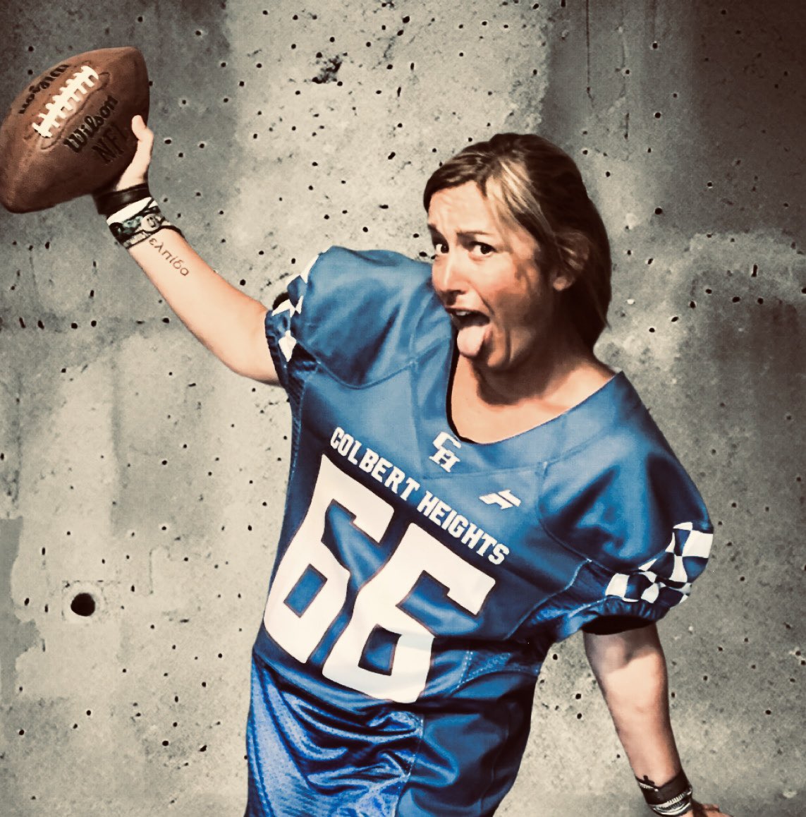 candice_dodson's tweet photo. 5 years โ๏ธ
Countless memories made โ๏ธโ๏ธ
Annoying the guys with all my antics โ๏ธโ๏ธโ๏ธ
Grateful the guys let me apart of @future1sjerseys โ๏ธโ๏ธโ๏ธโ๏ธ
#wearthefuture #future1s #highschoolsports #immaidiot https://t.co/r3ISCKNKlh