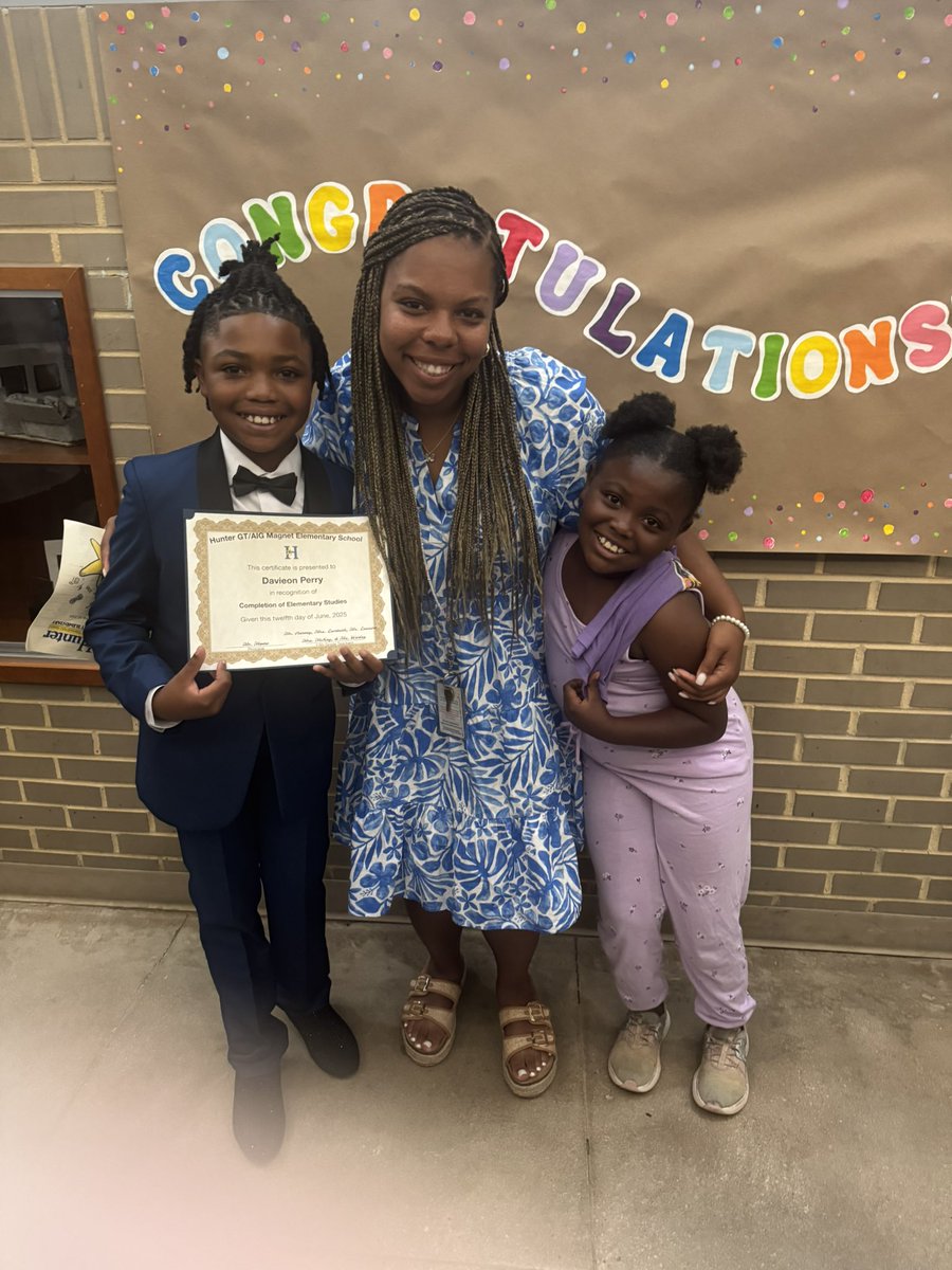 micayla_bell's tweet photo. What an honor it was to see my first group of @HunterPrincipal STARS graduate from fifth grade! I couldn’t be half the teacher I am today without their patience and trust as a first year teacher just figuring it all out. And yes…I did cry! 😂🐝 https://t.co/HBNiM3CcQM