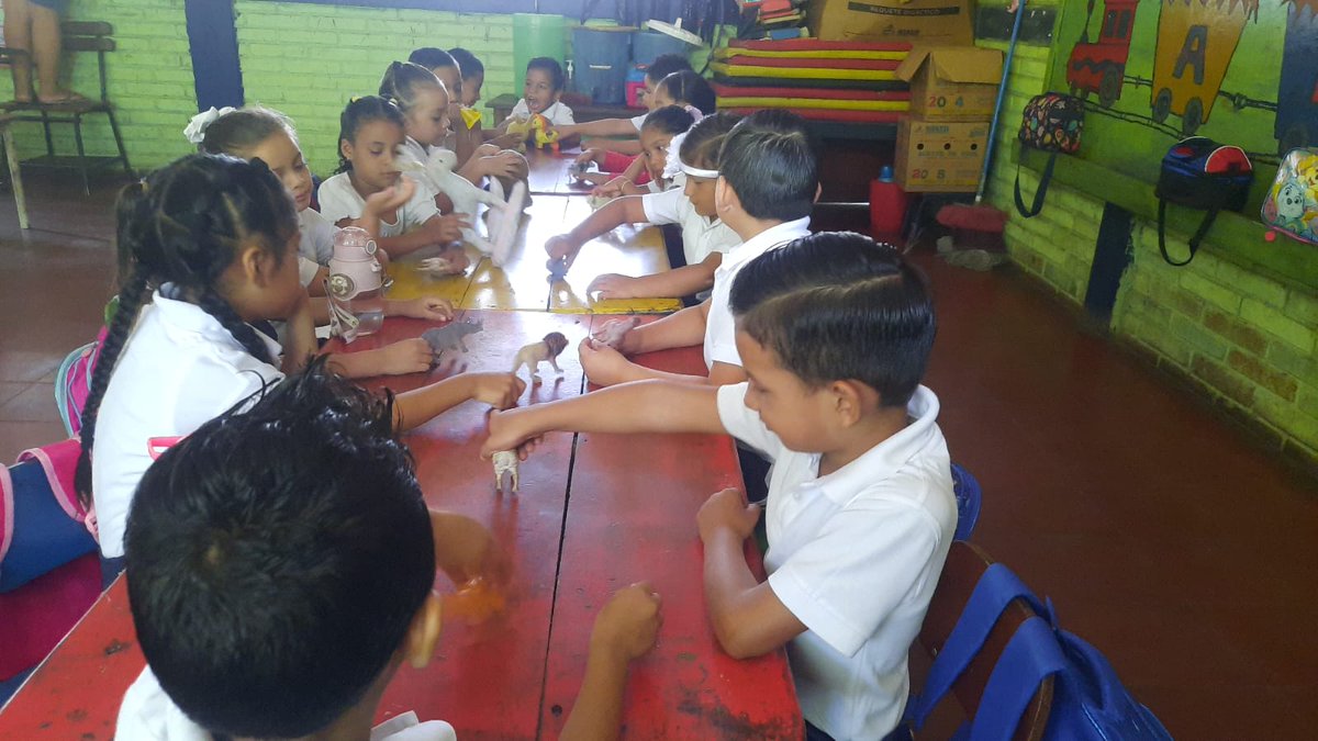 Una Aventura en la Selva del Aprendizaje 🌿🐘🦜
Los pequeños exploradores de educación Inicial vivieron una jornada mágica descubriendo las características de los animales a través de: Imitación de sonidos y movimientos de animales.
#Nicaragua