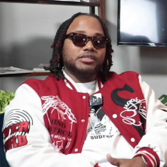 STREAMAPSE's tweet photo. 🗣️Leon Thomas wears seemingly every hat there is: He sings🎙️, he writes songs✏, he acts📺, and he produces🚨. He's spread thin in a million different directions🌟, he manages to excel in all these fields🚀. #LeonThomas #ReadMore #STREAMAPSEOnlineMagazine https://t.co/CJ4ZvSs5cQ https://t.co/0XkhkIwDjV