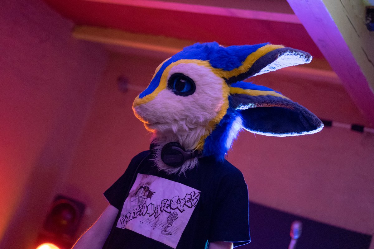 Pretty colors everywhere :3
📷<a href="/GeriTheFox/">ᴉɹǝפ</a> 

#FursuitFriday