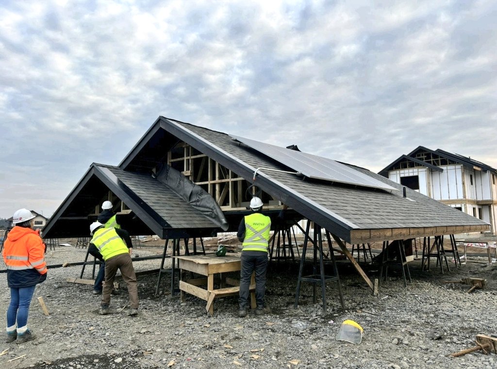 acesol's tweet image. En la Región de Los Lagos en el sur de Chile, la energía solar en casas ya es una realidad cada día más habitual. Felicitaciones a nuestros socios Saesa Innova y Constructora Avifel ! ☀️ 🇨🇱