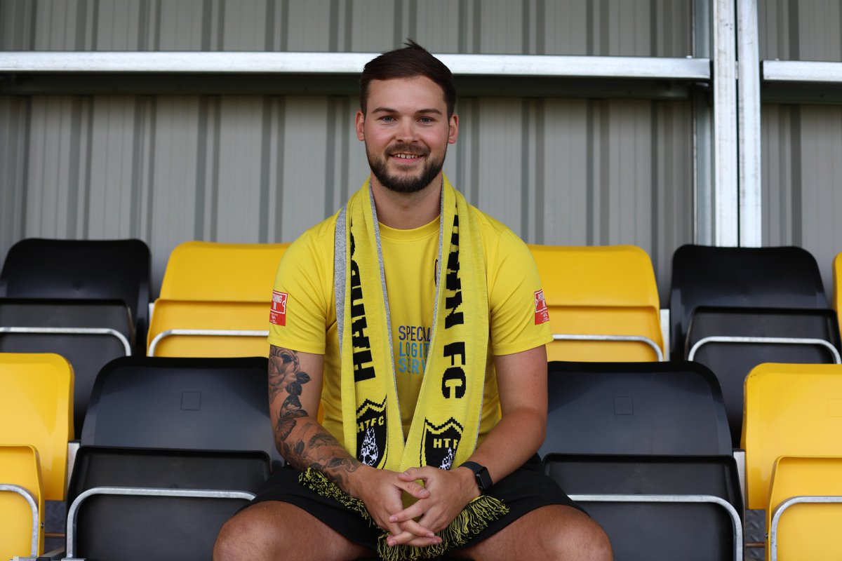 HarbTownFC's tweet image. 🚨 | NEW SIGNING
📝 | JAMES TAYLOR JOINS THE BEES

HTFC are delighted to announce our fifth new signing ahead of the 2025/26 season — defender James Taylor (@JamesTaylor_99).

⚽️ James (25), joins from @uxfc_redarmy where he made 40 appearances and scored 4 goals last season,…