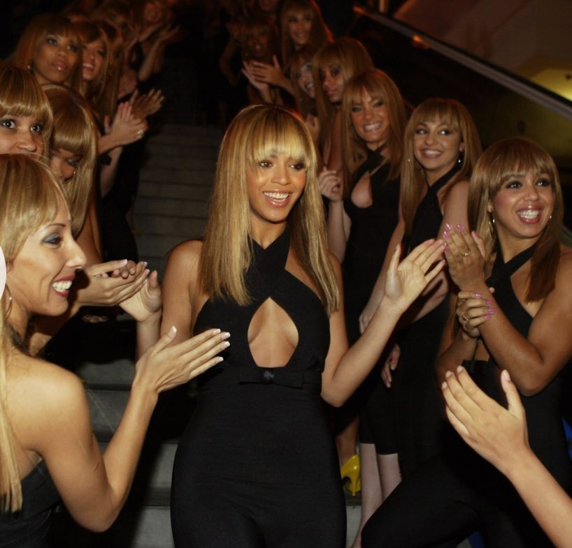 She was 6months pregnant with PinkPanthress here