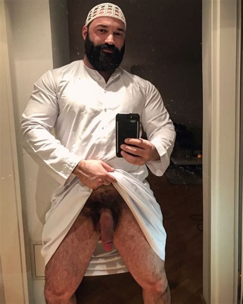 OkashaSJ's tweet photo. Arab daddy.. https://t.co/YgUY70Ztyv