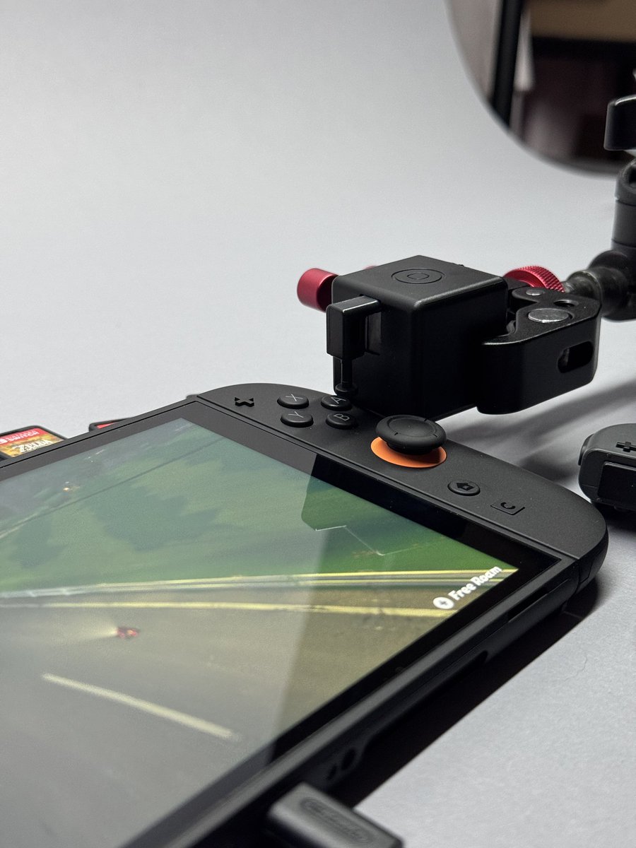 pcenginefx's tweet image. Resorting to using a robot presser for my next #Switch2 video due to a OS bug that won’t keep the screen alive for more than 5mins 😑 (and yes I’ve checked that all the screen-related options are all off)