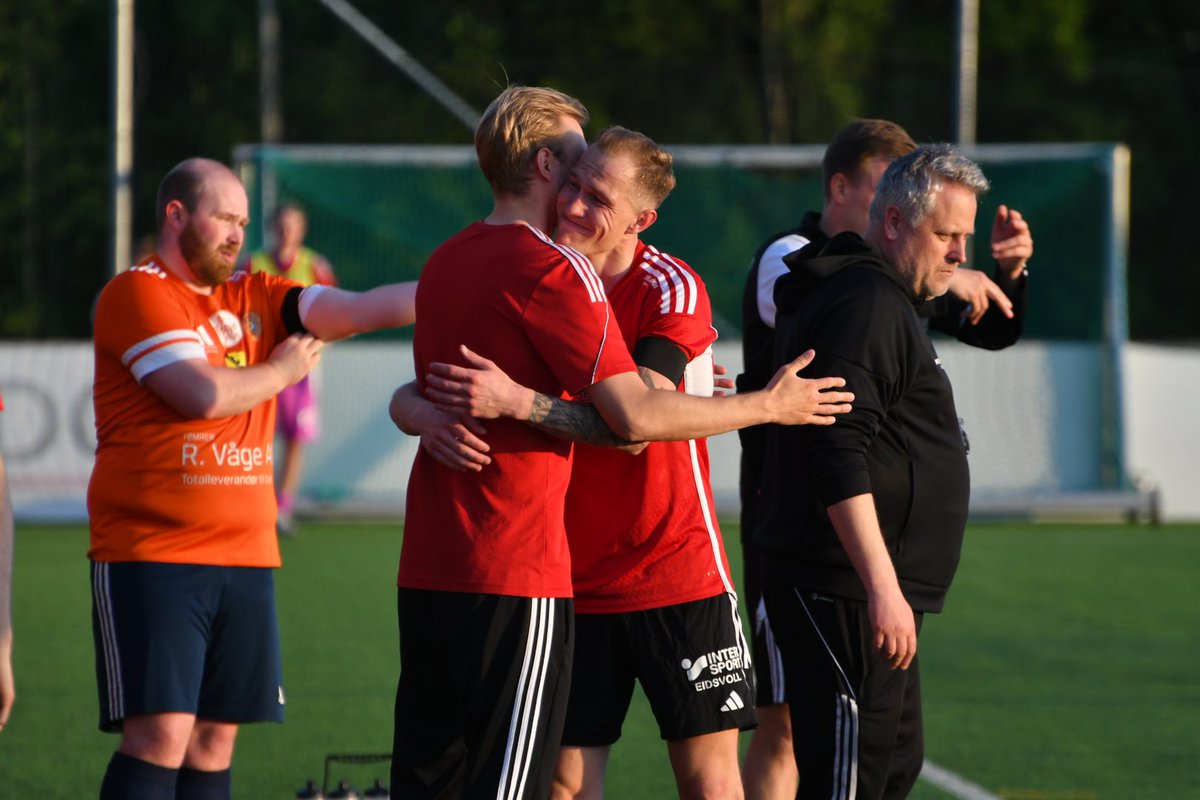 EidsvoldIF's tweet photo. En kveld med mange følelser❤️

Foto: @Lokalfotballen https://t.co/fcHkNHQH6P